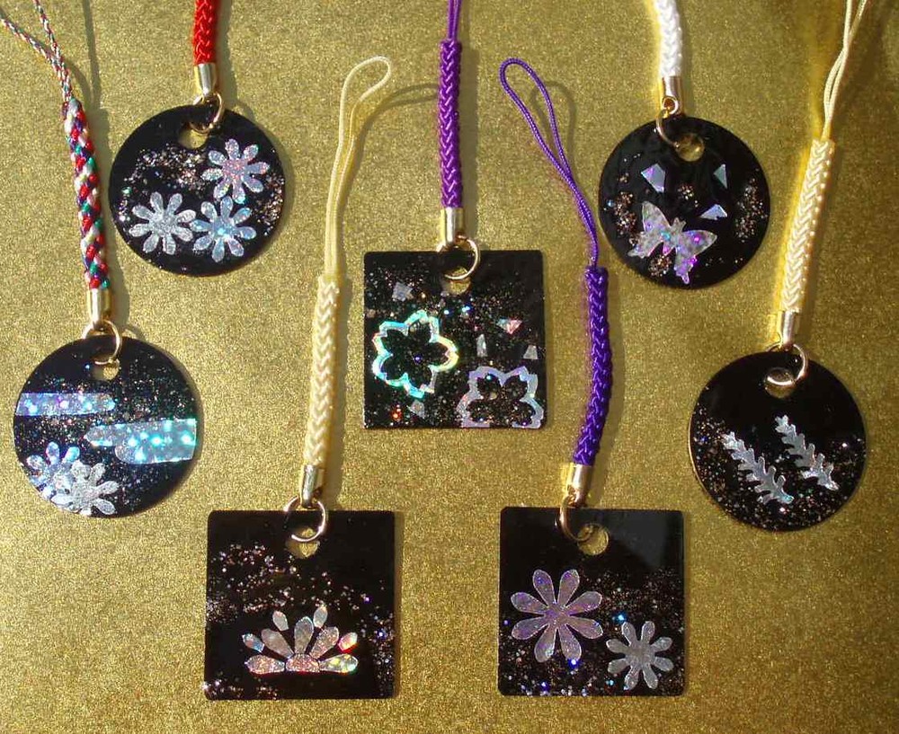 おうちで100円ワークショップ！（その2）「キラキラらでんアクセサリー