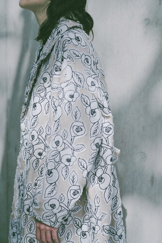 “swing camellia” 2022-23→a/w　Photo : Hua Wang